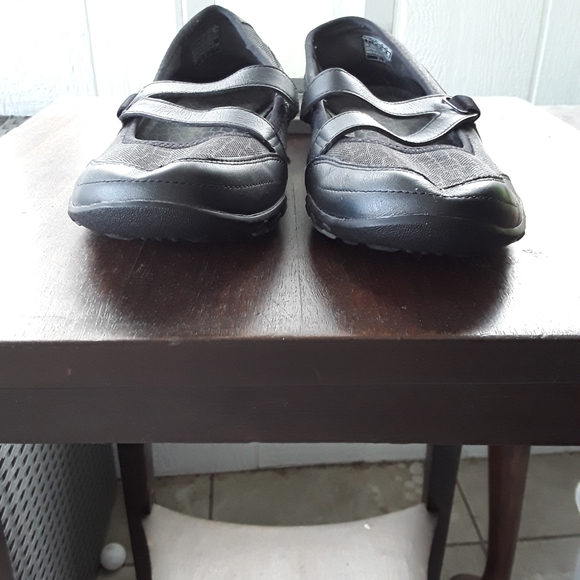 Sketchers casual shoes size 7 - Picture 3 of 5